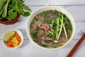 cach-nau-pho-bo-ngon-tại-nha-sieu-de