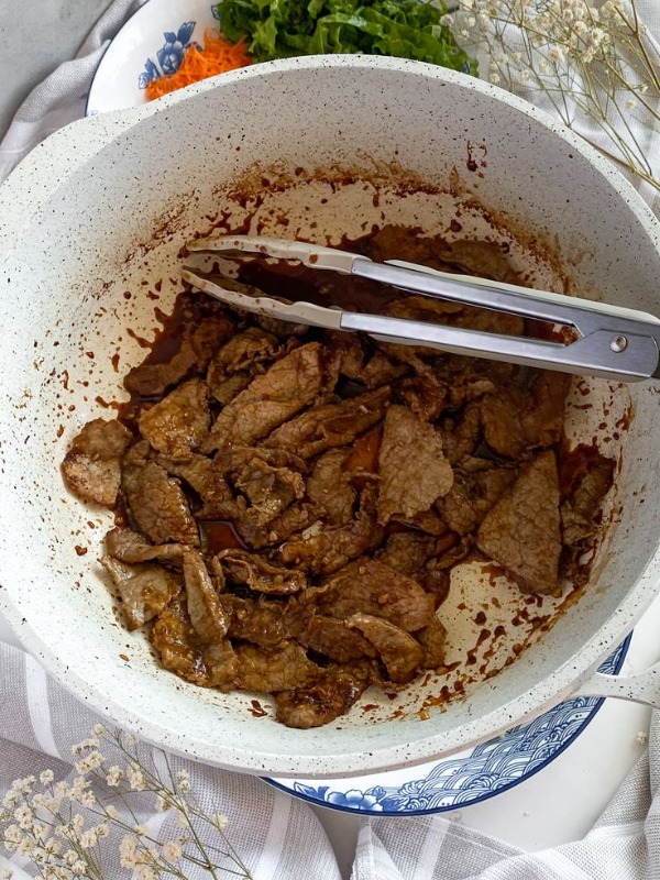 Cach-lam-bun-thit-xao-ngon